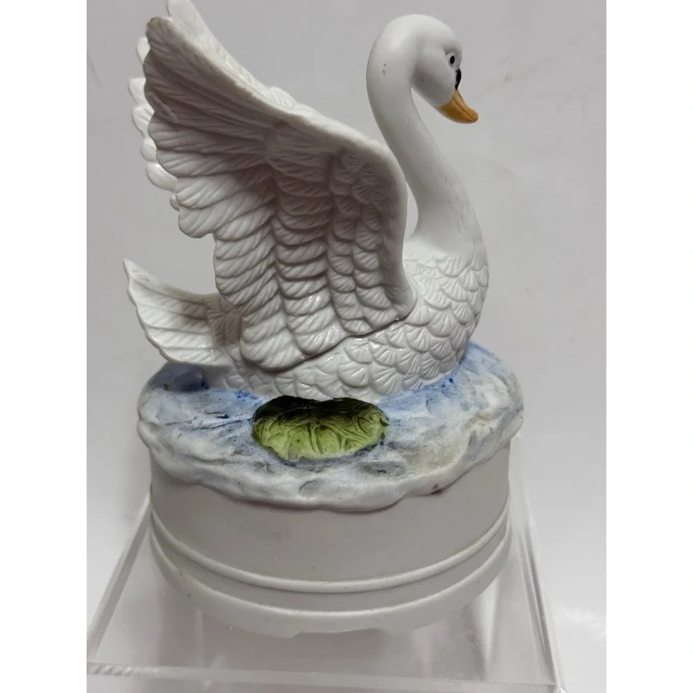 Vintage Porcelain Swan‎ Music Box Rotating Figurine White Bird Lily Pad Matte